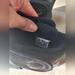 Toddler black nike boots